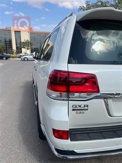 تۆیۆتا لاند کروزەر